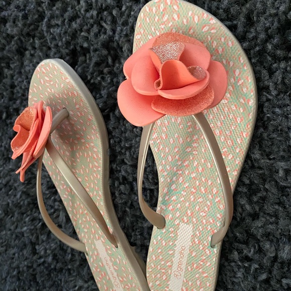 Grendha flower sandals 6 - Picture 2 of 5